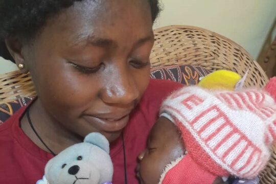 Chancelline 25 lat i jest jedną z dziesiątek samotnych matek w stolicy Kamerunu, które będą mogły pójść do pra...