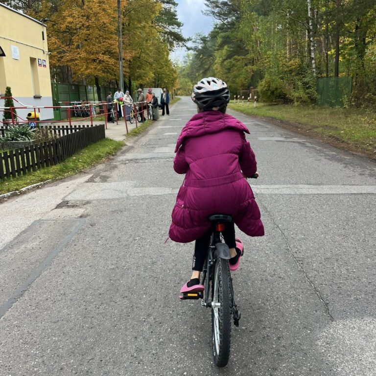 Dzięki nieocenionej pomocy Stowarzyszenia Mierz Wysoko, które prowadzi w Warszawie Otwarty Warsztat Rowerowy, ...