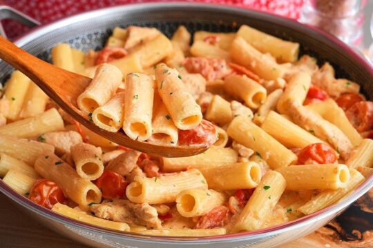 Gotuj tak makaron z filetem z kurczaka w każdy weekend! Pyszny przepis na makaron!