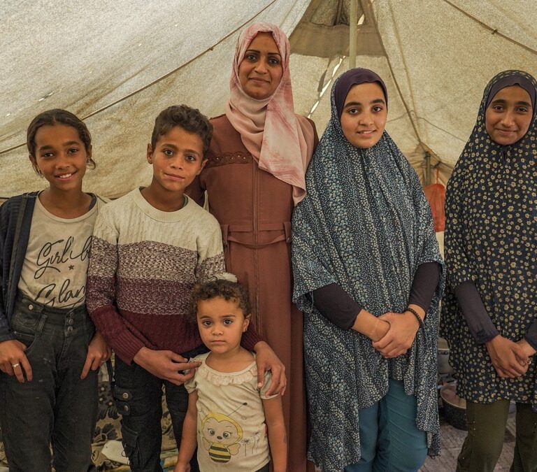 Kiedy Mervat i jej rodzina uciekli z Rafah, zostawili prawie wszystko za sobą....