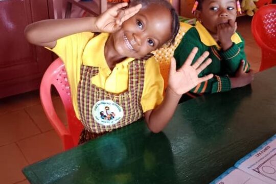 Miłego weekendu życzą dzieciaki z wspieranego przez nas przedszkola w Dimako (Kamerun)....