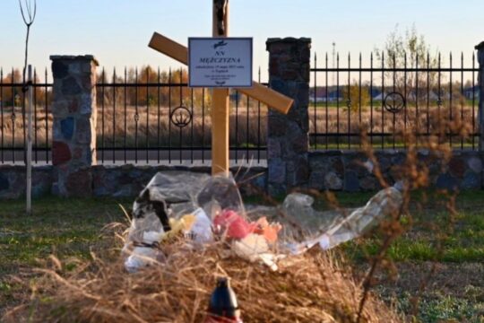 Od 2021 roku na granicy polsko-białoruskiej zmarły 103 osoby. Niemal 30 zostało pochowanych w Polsce. Groby z ...