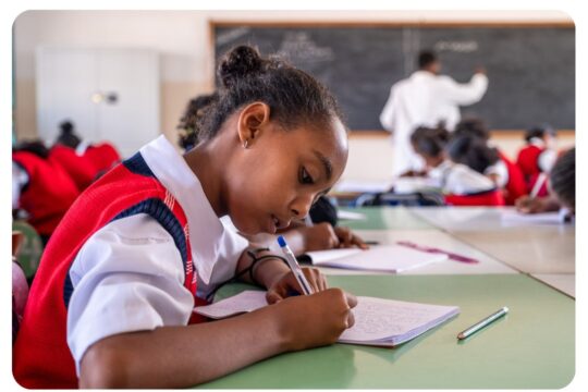 Po wojnie w Tigraju wiele dzieci wciąż nie ma dostępu do nauki....