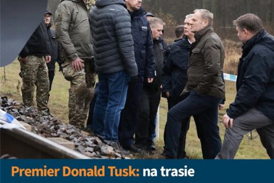 Premier poinformował, że "eksplozja ładunku wybuchowego zniszczyła tor kolejowy"...