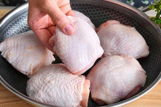 Szef kuchni nauczył mnie, jak prawidłowo gotować udka z kurczaka! Proste, smaczne i bardzo zdrowe!