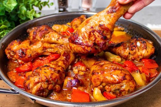 Ten przepis doprowadzi Cię do szaleństwa! Udka z kurczaka z warzywami! Łatwy i szybki przepis!