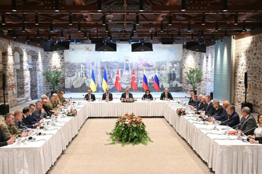 Ukraina poinformowała o wstrzymaniu rozmów pokojowych z Rosją. W rosyjskim syste...