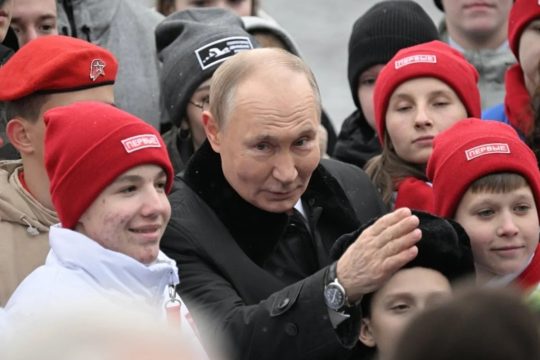 Więcej, więcej, więcej…

“Putin dał Rosjanom poczucie pewności dnia jutrzejszego...