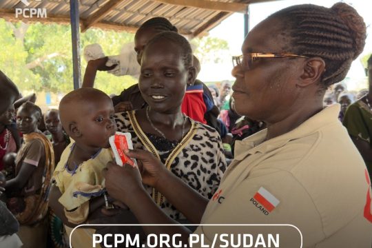 Abuk niedawno skończyła dwa lata. Jej rodzina mieszka na terenach zalewowych, gdzie powodzie niszczą...