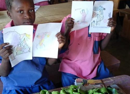 Czy wiesz, że uczniowie szkoły katolickiej w Ngaoundaye / Rep. Środkowoafrykańska, w ramach Adwentu, poza przy...