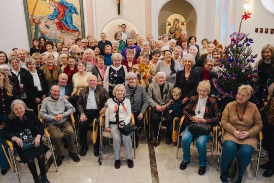 Dziś po raz kolejny spotkaliśmy się przy wigilijnym stole, by razem z seniorami ...