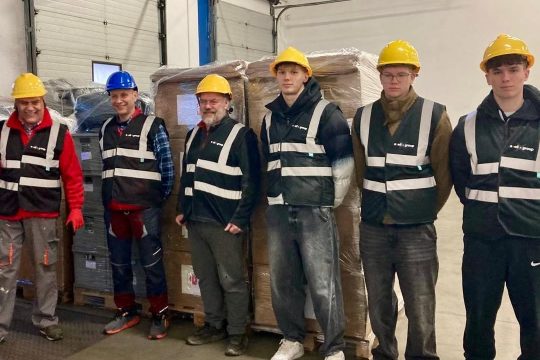 Dzisiaj od rana nasi Wolontariusze pakują kontener z darami w Wolsztynie na maga...