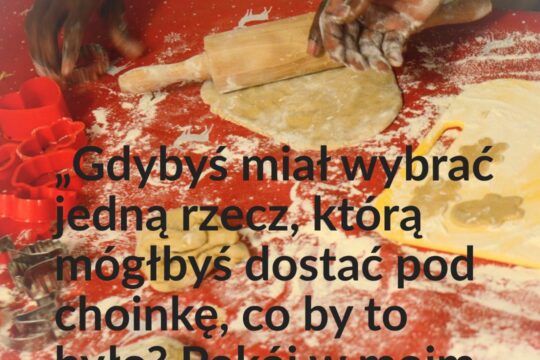 Mikołajki w naszym mieszkaniu treningowym. Wyrabianie ciasta, wałkowanie i pieczenie. Wszędzie mąka i uśmiech...