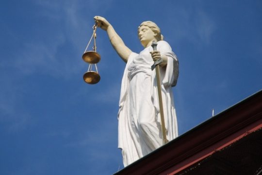 Moskiewski Sąd Miejski skazał zaocznie prokuratora i ośmioro sędziów Międzynarod...