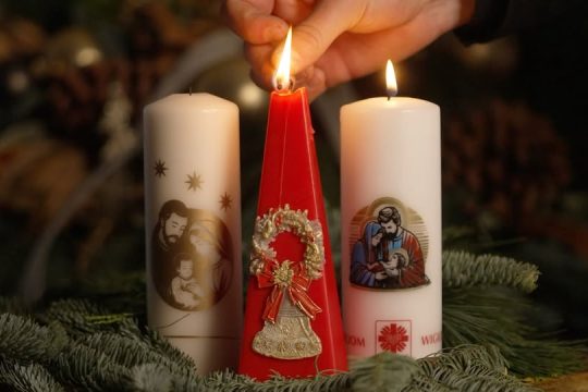 ”Niech również w tym roku na naszych stołach, przy rodzinnej wieczerzy, zapłonie...