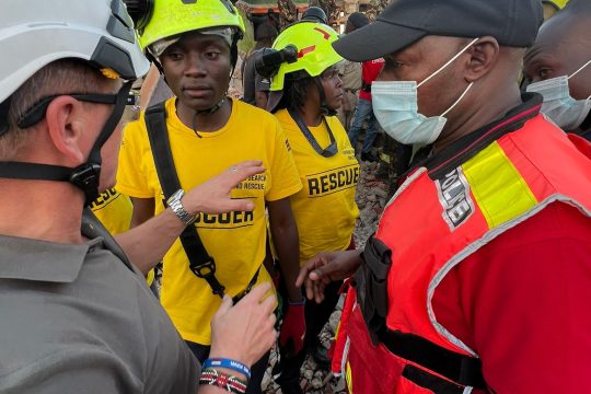 Niestety w Nairobi doszło do kolejnej, wstrząsającej tragedii — zawalił się budynek mieszkalny. Stra...