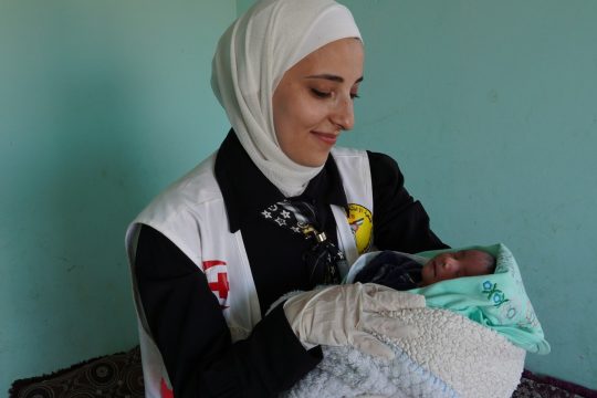 Poród jest trudnyA kiedy mieszkasz pośrodku pustyni w Zachodnim Brzegu – jeszcze trudniejszy....