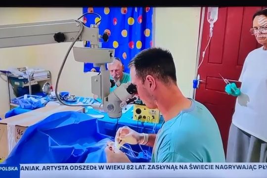 W ekstremalnych warunkach medycy Fundacji Redemptoris Missio przeprowadzili pona...