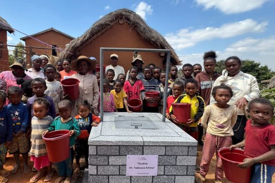 Wraz ze środowym zdjęciem nowej studni pokazujemy fotki ze wsi Manandrina na Madagaskarze. Dziękujemy prywatne...