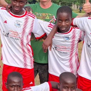 Znów biało-czerwono na półwyspie Kojja za sprawą Fundacji DZIECI AFRYKI Podczas wyprawy Misja Uganda&Malawi po...